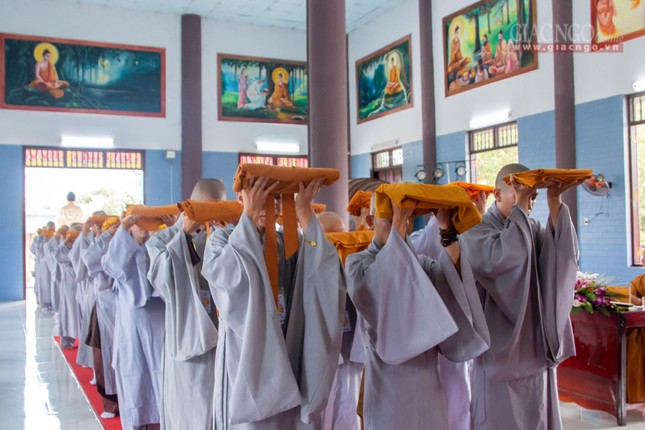 Giới tử phát nguyện thọ man y