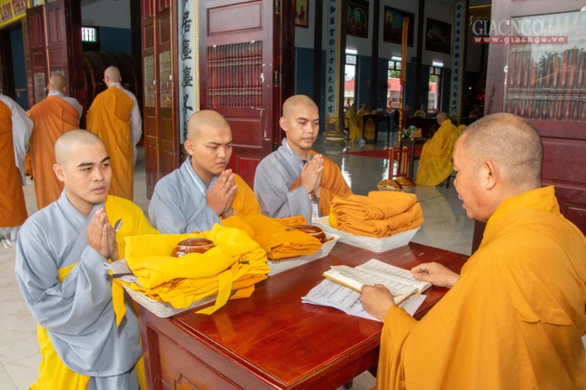 Thượng toạ Giám đàn hỏi già nạn trước khi vào giới trường