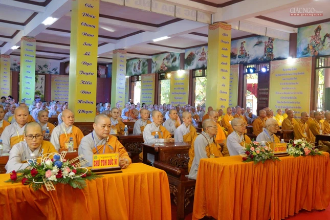 Chư tôn đức Ni