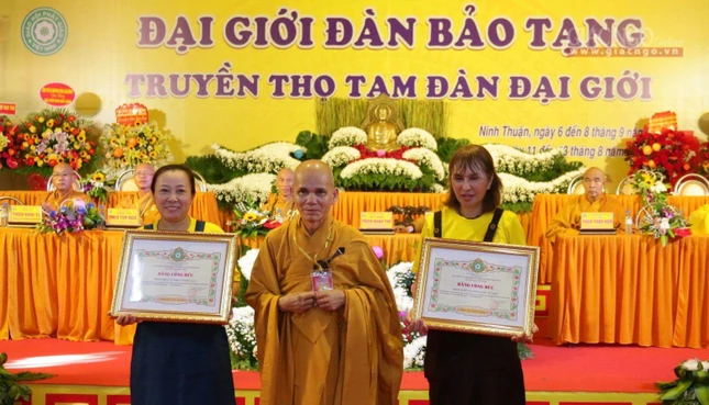 Tuyên dương Phật tử hộ trì cho Đại giới đàn