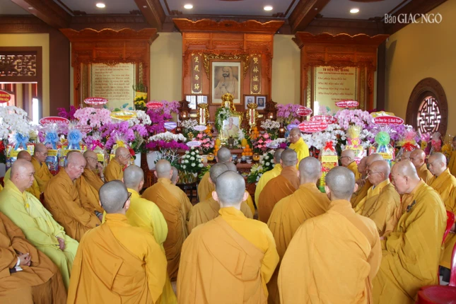 Trang nghiêm lễ tưởng niệm Trưởng lão Hòa thượng Thích Minh Cảnh