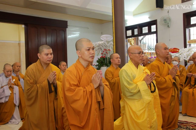 Môn hạ đệ tử hướng nguyện Tôn sư