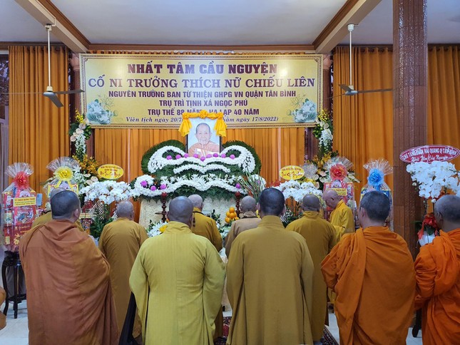 Nhất tâm cầu nguyện Giác linh cố Ni trưởng cao đăng Phật quốc