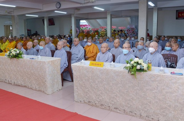 Chư tôn đức tham dự buổi lễ Chư tôn đức tham dự buổi lễ