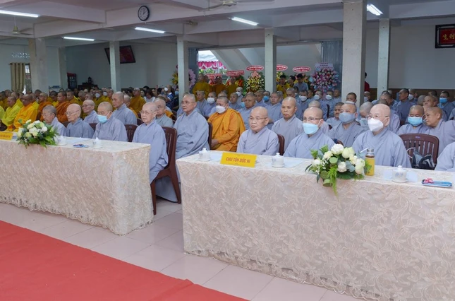 Chư tôn đức tham dự buổi lễ