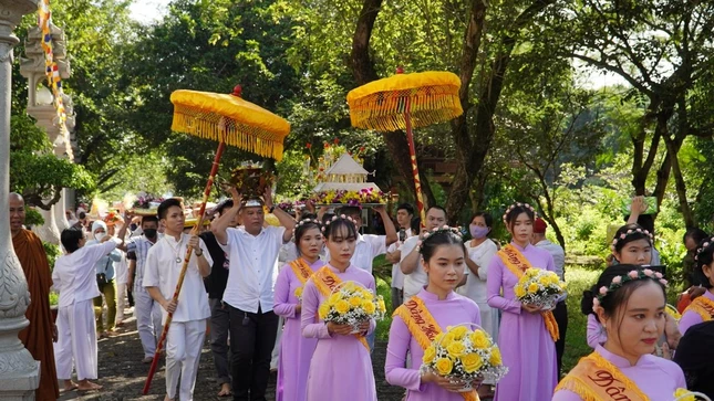 Nghi thức nhiễu Phật ba vòng
