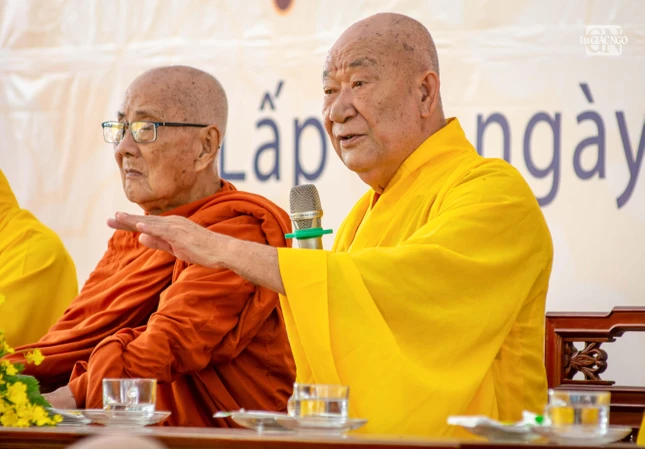 Trưởng lão Hòa thượng Thích Nhật Quang ban đạo từ