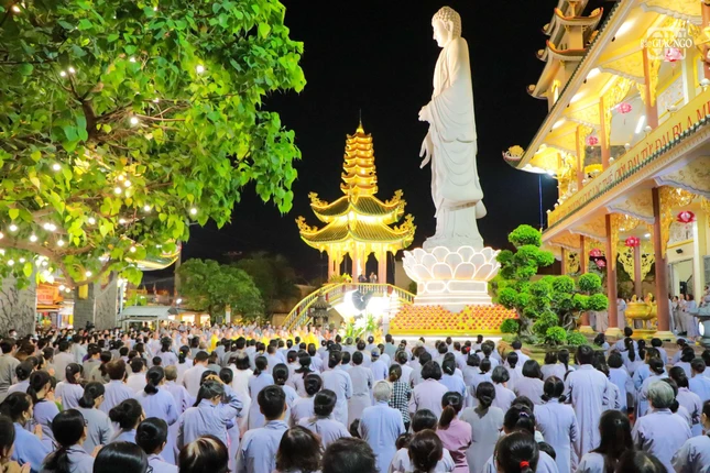 Đông đảo Phật tử về tham dự