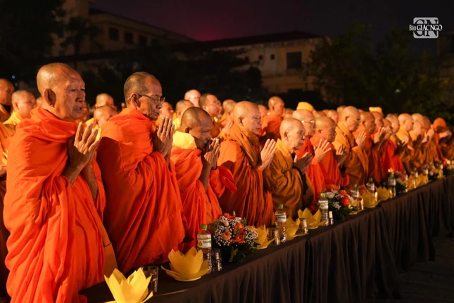 Niệm Phật cầu gia hộ