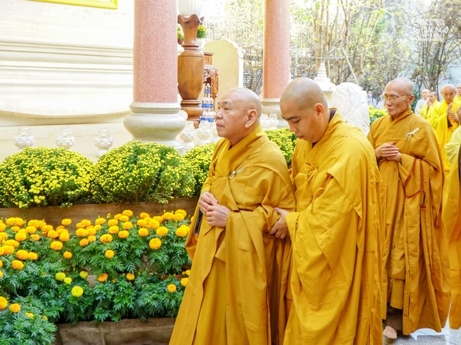 Hữu nhiễu bảo tháp Phù Thi