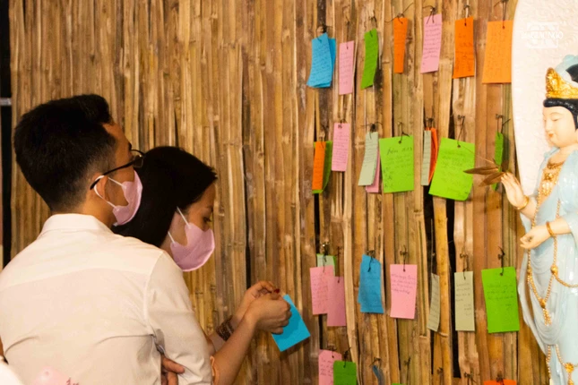 Treo lời ước nguyện với mong muốn cuộc sống được như ý trọn vẹn