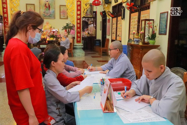 Ghi danh cầu an, cầu siêu đầu năm mới tại Ni viện Vạn Hạnh
