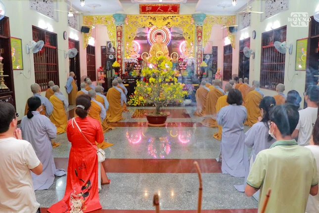 Tụng kinh cầu nguyện đón năm mới Quý Mão 2023