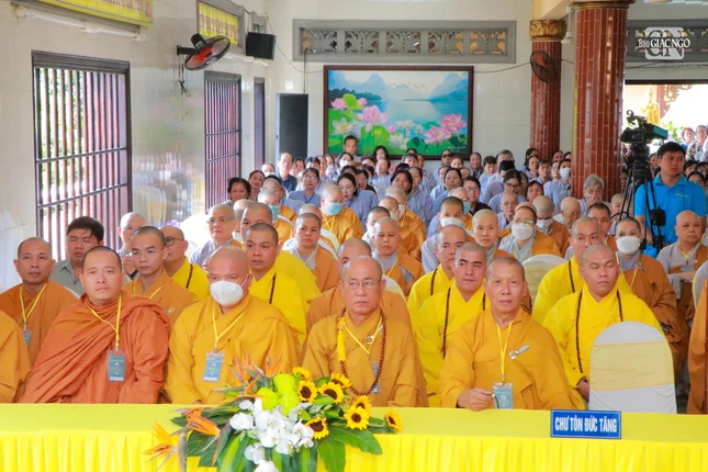 Chư Tăng Ni và Phật tử tham dự