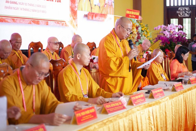 Thượng tọa Thích Phước Nguyên phát biểu đề dẫn hội thảo Thượng tọa Thích Phước Nguyên phát biểu đề dẫn hội thảo