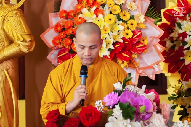 Đại đức Thích Minh Ân trình bày tham luận và cảm tạ