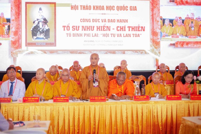 Hòa thượng Trưởng ban Tổ chức trả lời các câu hỏi được đại biểu đặt ra tại hội thảo Hòa thượng Trưởng ban Tổ chức trả lời các câu hỏi được đại biểu đặt ra tại hội thảo