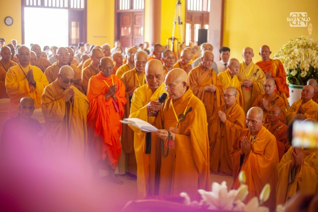 Trưởng lão Hòa thượng Thích Minh Thông dâng lời cảm niệm của TƯGH Trưởng lão Hòa thượng Thích Minh Thông dâng lời cảm niệm của TƯGH