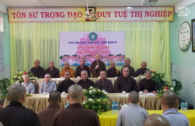 Thăm và làm việc cùng lớp Sơ cấp Phật học Q.8 tại chùa Huê Lâm - Ảnh: Hoàng Phương