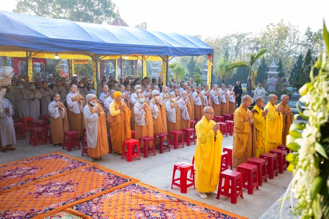 Một lòng hướng nguyện đến bậc thầy khả kính