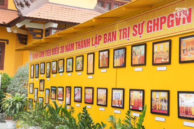Hình ảnh tiêu biểu 30 năm Phật giáo An Giang được trưng bày tại khuôn viên chùa Bình An Hình ảnh tiêu biểu 30 năm Phật giáo An Giang được trưng bày tại khuôn viên chùa Bình An