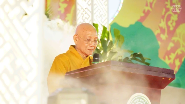 Trưởng lão Hòa thượng Thích Minh Thông tuyên đọc bức Thông điệp Phật đản Phật lịch 2567 của Đức Pháp chủ GHPGVN