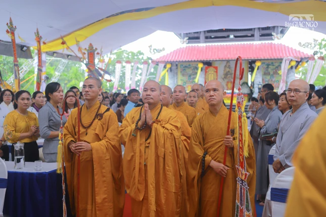 Âm ba của chung, cổ thiêng liêng cung đón các anh linh trở về Đền thờ