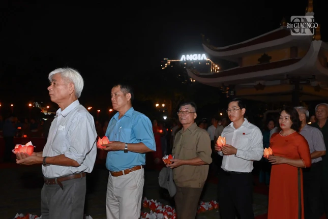 Ngọn nến của nghĩa tình, tưởng nhớ chư anh linh đã hy sinh vì Tổ quốc