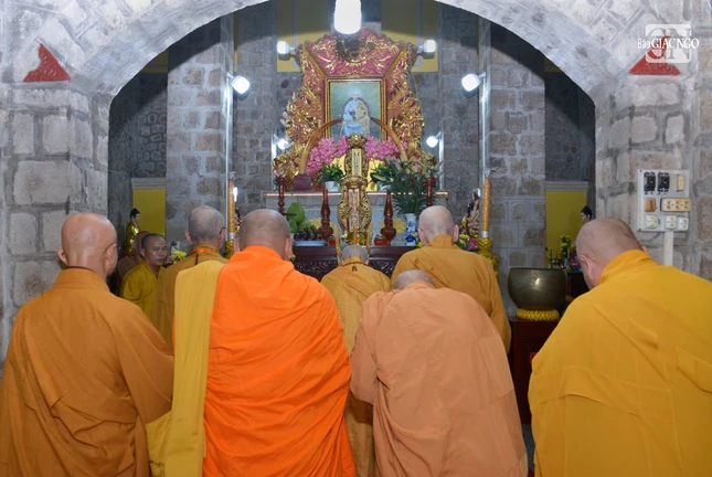 Kính cẩn đảnh lễ lịch đại chư vị tổ sư