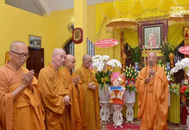 Đức Pháp chủ GHPGVN ban đạo từ, huấn thị cho tứ chúng