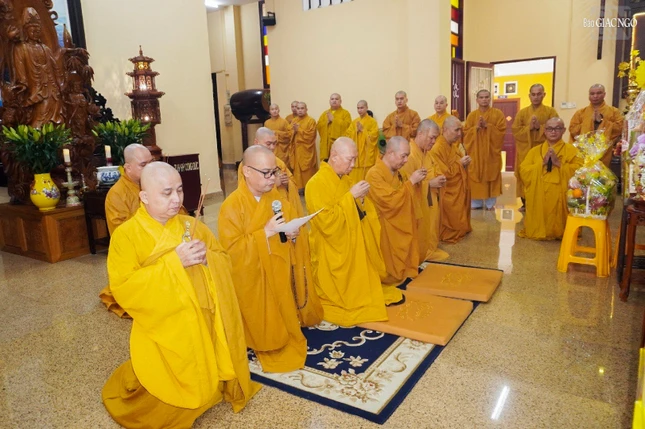 Chư tôn đức Ban Trị sự GHPGVN Q.3 thành kính dâng hương tưởng niệm