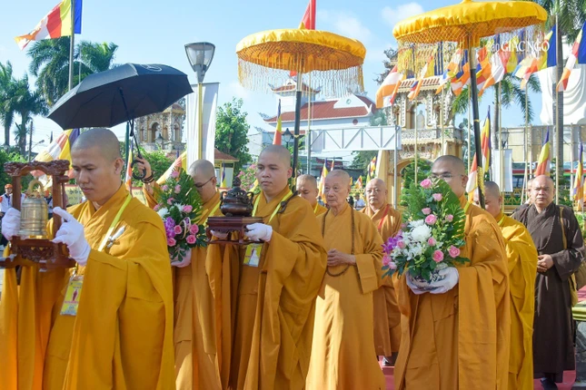 Đức Pháp chủ GHPGVN quang lâm chứng minh lễ khai mạc Đại giới đàn