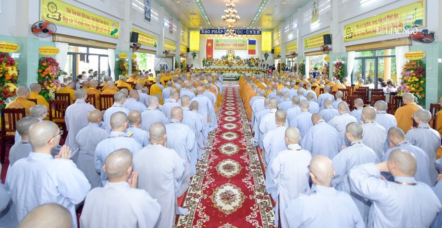 Quang cảnh hội trường Huệ Đăng nơi diễn ra lễ khai mạc Đại giới đàn Huệ Đăng Quang cảnh hội trường Huệ Đăng nơi diễn ra lễ khai mạc Đại giới đàn Huệ Đăng