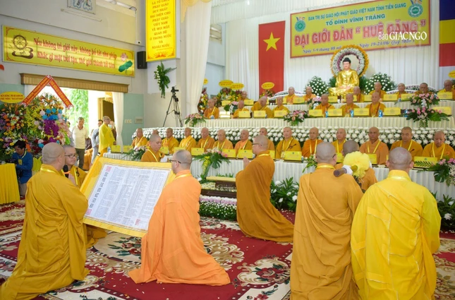 Cung an chức sự Đại giới đàn Huệ Đăng