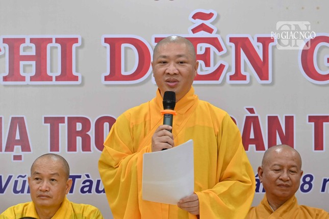 Thượng tọa Thích Thiện Thuận đúc kết tại hội thi Thượng tọa Thích Thiện Thuận đúc kết tại hội thi