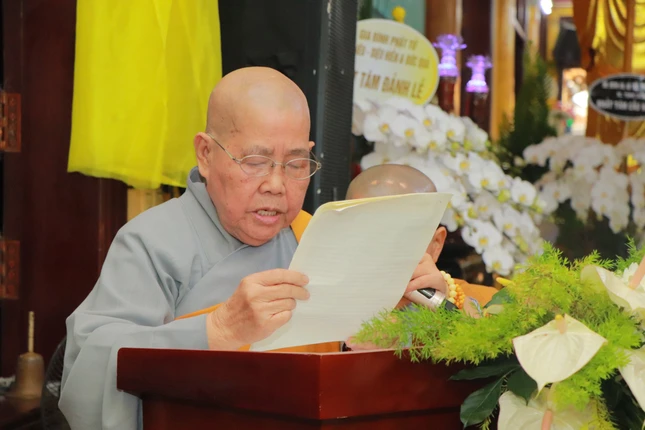 Ni trưởng Thích nữ Từ Nhẫn cung tuyên tiểu sử Ni trưởng Thích nữ Tịnh Giới