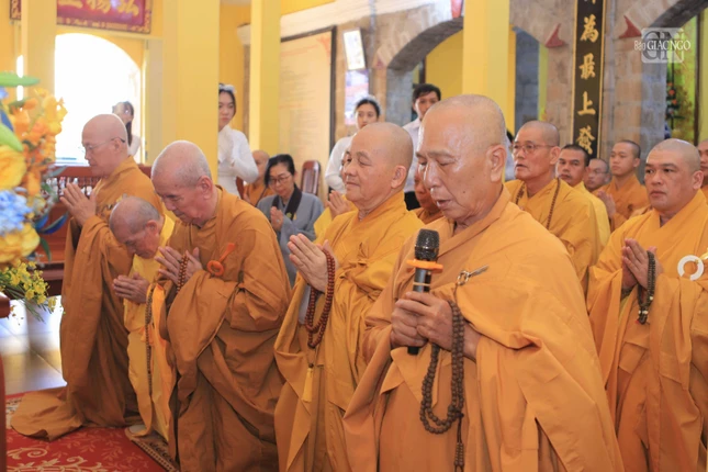 Hòa thượng Thích Thiện Pháp, Phó Trưởng ban Thừa kế Thiên Thai thiền giáo tông tác bạch khánh tuế Đức Pháp chủ Hòa thượng Thích Thiện Pháp, Phó Trưởng ban Thừa kế Thiên Thai thiền giáo tông tác bạch khánh tuế Đức Pháp chủ