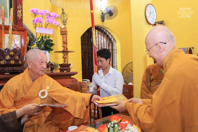 Trong niềm hoan hỷ chúc mừng chư tôn đức thêm một tuổi đạo Trong niềm hoan hỷ chúc mừng chư tôn đức thêm một tuổi đạo