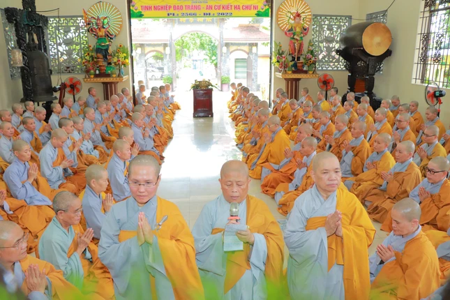 Chư Ni thực hiện nghi thức Tự tứ, kết thúc mùa An cư kiết hạ