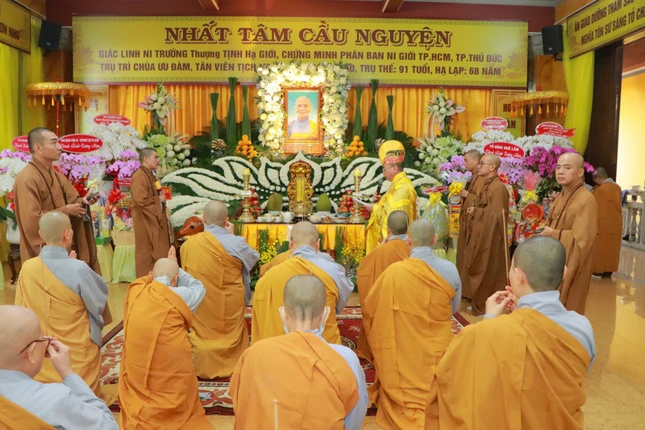 Nghi thức cung tiến Giác linh Ni trưởng Thích nữ Tịnh Giới