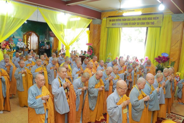 Phân ban Ni giới T.Ư, TP.HCM và TP.Thủ Đức niêm hương tưởng niệm