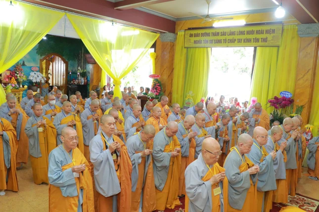 Phân ban Ni giới T.Ư, TP.HCM và TP.Thủ Đức niêm hương tưởng niệm