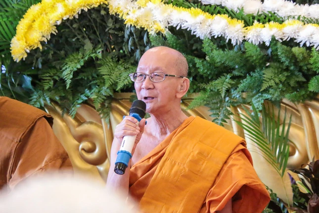 Hòa thượng Minh Giác giáo giới đến chư giới tử