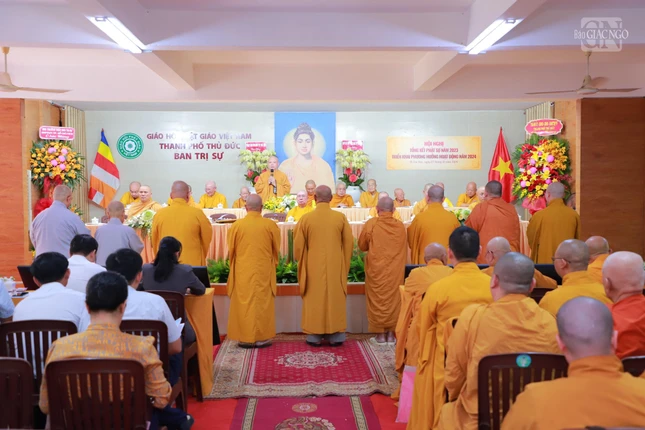 Hòa thượng Thích Lệ Trang phát biểu chỉ đạo tại hội nghị