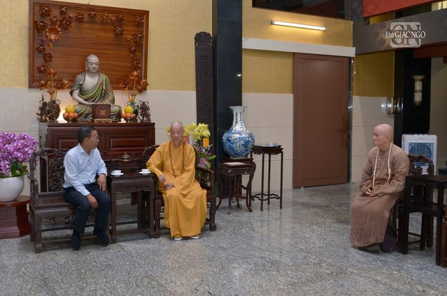 Bí thư Thành ủy TP.Thủ Đức Nguyễn Hữu Hiệp thăm và chúc Tết Đức Pháp chủ tại chùa Huê Nghiêm Bí thư Thành ủy TP.Thủ Đức Nguyễn Hữu Hiệp thăm và chúc Tết Đức Pháp chủ tại chùa Huê Nghiêm