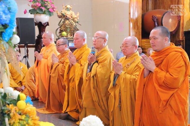 Thường trực Ban Trị sự GHPGVN TP.Thủ Đức khánh tuế chư tôn giáo phẩm