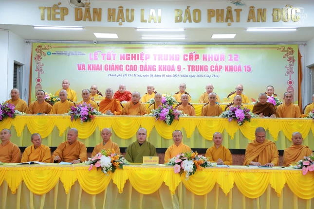 Chư tôn đức chứng minh tham dự