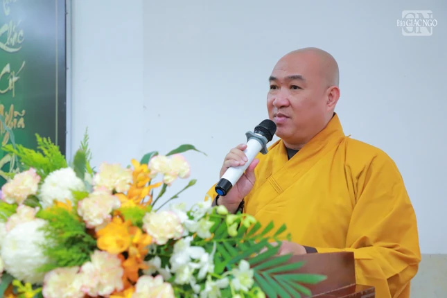 Thượng tọa Thích Phước Nguyên công bố quyết định trao tặng Bằng tuyên dương công đức của Hội đồng Trị sự GHPGVN