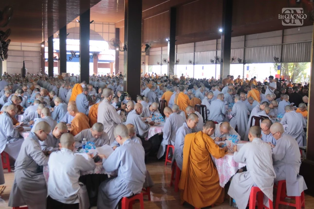 Quang cảnh giới tử tham gia kỳ thi