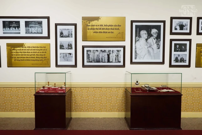 Hình ảnh lưu niệm Đại lão Hòa thượng cùng chư vị lãnh đạo Giáo hội và Chính phủ đương thời Hình ảnh lưu niệm Đại lão Hòa thượng cùng chư vị lãnh đạo Giáo hội và Chính phủ đương thời